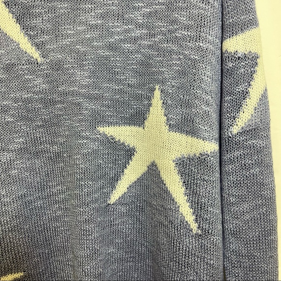 Davi & Dani Periwinkle Sheer Distressed Hem Star Sweater SZ S - Picture 7 of 13